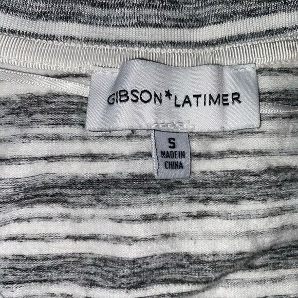 Gibson & Latimer vneck stripe top w/side slits & flare sleeve grey & white sz S - Picture 10 of 11
